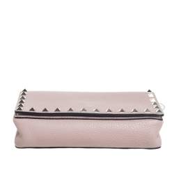 مملوكة مسبقًا حقيبة كلتش فالنتينو روكستد جلد وردي بقلاب وسلسلة