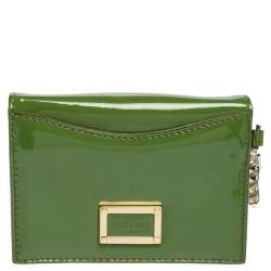 مملوكة مسبقًا حقيبة كلتش فالنتينو حمالة معصم فيونكة روكستد جلد لامع أخضر