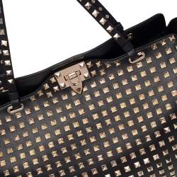 Pre Owned حقيبة يد توتس فالنتينو ترابيز جلد سوداء مرصعة روكستد متوسطة