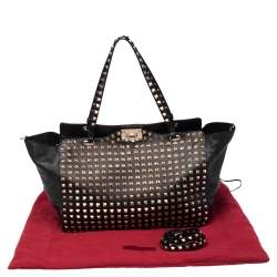 Pre Owned حقيبة يد توتس فالنتينو ترابيز جلد سوداء مرصعة روكستد متوسطة