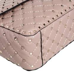 مملوكة مسبقًا حقيبة فالنتينو كبيرة مرصعة روكستد سبايك يد علوية جلد بيج