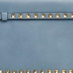 Pre Owned حقيبة كلتش فالنتينو بحمالة معصم و مزين بروكستد جلد أزرق فاتح