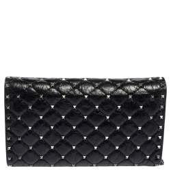 مملوكة مسبقًا Valentino Black Quilted Crinkled Leather Rockstud Spike Chain Clutch 