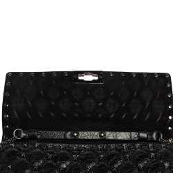 مملوكة مسبقًا Valentino Black Quilted Crinkled Leather Rockstud Spike Chain Clutch 