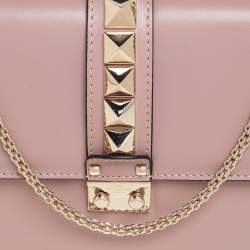 Pre Owned حقيبة فالنتينو جلد بيج مرصع روكستد قفل غلام ذات قلاب متوسطة