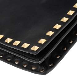 مملوكة مسبقًا حقيبة كلتش فالنتينو حمالة معصم روكستد جلد أسود