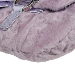مملوكة مسبقًا حقيبة كتف فالنتينو جلد بنفسجي وفرو مزخرفة