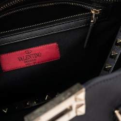 مملوكة مسبقًا حقيبة يد توتس فالنتينو شوبر جلد أسود مرصعة روكستد صغيرة 