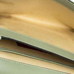 مملوكة مسبقًا حقيبة كلتش فالنتينو فا فا فوم جلد أخضر مرصعة روكستد بسلسلة 