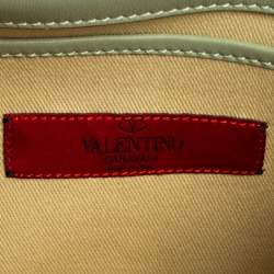 مملوكة مسبقًا حقيبة كلتش فالنتينو فا فا فوم جلد أخضر مرصعة روكستد بسلسلة 