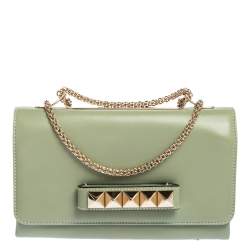 مملوكة مسبقًا حقيبة كلتش فالنتينو فا فا فوم جلد أخضر مرصعة روكستد بسلسلة 