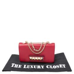 Pre Owned حقيبة كلتش فالنتينو فا فا فوم جلد عنابي مرصعة روكستد بسلسلة 