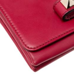 Pre Owned حقيبة كلتش فالنتينو فا فا فوم جلد عنابي مرصعة روكستد بسلسلة 