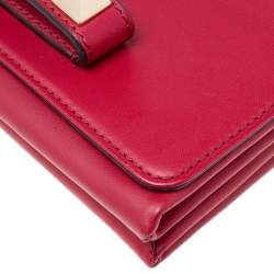 Pre Owned حقيبة كلتش فالنتينو فا فا فوم جلد عنابي مرصعة روكستد بسلسلة 