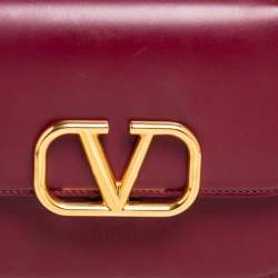 مملوكة مسبقًا Valentino Cerise/Rouge Leather VLOCK Chain Shoulder Bag