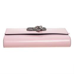 مملوكة مسبقًا حقيبة كلتش فالنتينو في كايس جلد وردي فاتح مزينة بالكريستال