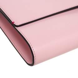 مملوكة مسبقًا حقيبة كلتش فالنتينو في كايس جلد وردي فاتح مزينة بالكريستال