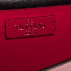 مملوكة مسبقًا حقيبة كلتش فالنتينو في كايس جلد وردي فاتح مزينة بالكريستال