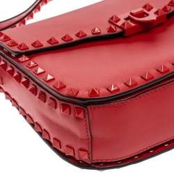 مملوكة مسبقًا Valentino Red Leather Rockstud Flap Shoulder Bag