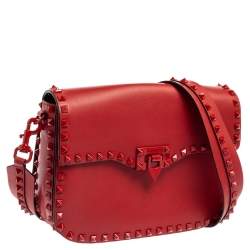 مملوكة مسبقًا Valentino Red Leather Rockstud Flap Shoulder Bag