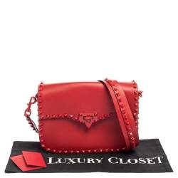 مملوكة مسبقًا Valentino Red Leather Rockstud Flap Shoulder Bag