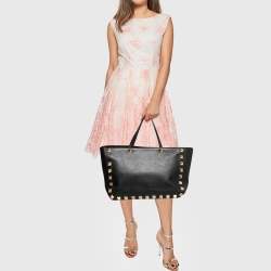 مملوكة مسبقًا Valentino Black Leather Roman Studded Tote