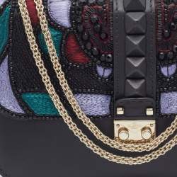 مملوكة مسبقًا حقيبة كتف فالنتينو جلد أسود مزخرف مرصع قفل غلام بسلسلة