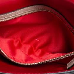 Pre Owned حقيبة كلتش فالنتينو جلد بيج لامع ترصيعات روكستد متوسطة