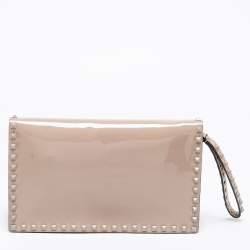 Pre Owned حقيبة كلتش فالنتينو جلد بيج لامع ترصيعات روكستد متوسطة