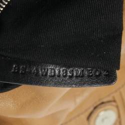 مملوكة مسبقًا حقيبة كتف فالنتينو جلد بني مرصع شعار حرف V