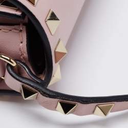 Pre Owned حقيبة كروس فالنتينو روكستد جلد أسود صغيرة بقلاب