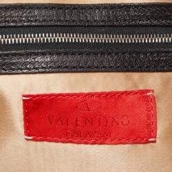 مملوكة مسبقًا Valentino Black Bead Embellished Crochet Fabric V Ring Baguette Bag