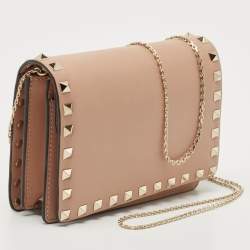 Pre Owned Valentino Beige Leather Rockstud Flap Chain Clutch