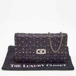Pre Owned Valentino Black Quilted Crinkled Leather Rockstud Spike Chain Clutch 