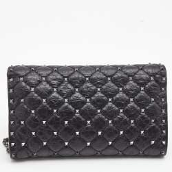 Pre Owned Valentino Black Quilted Crinkled Leather Rockstud Spike Chain Clutch 