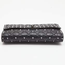 Pre Owned Valentino Black Quilted Crinkled Leather Rockstud Spike Chain Clutch 