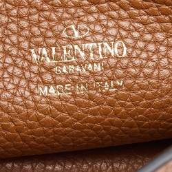 مملوكة مسبقًا Valentino Brown Leather Rockstud Chain Phone Pouch