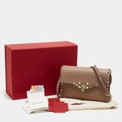 مملوكة مسبقًا Valentino Beige Leather Small Rockstud Flap Shoulder Bag