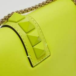 مم لوكة مسبقًا Valentino Neon Yellow/Cream Leather Medium Rockstud Glam Lock Flap Bag