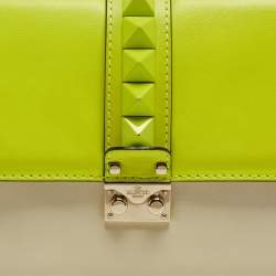 مملوكة مسبقًا Valentino Neon Yellow/Cream Leather Medium Rockstud Glam Lock Flap Bag