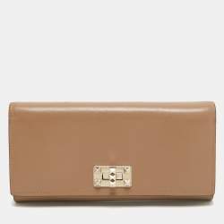 مملوكة مسبقًا Valentino Beige Leather Rockstud Continental Wallet