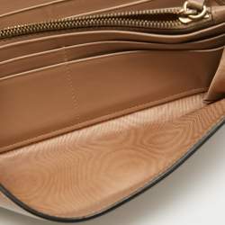 مملوكة مسبقًا Valentino Beige Leather Rockstud Continental Wallet