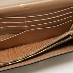 مملوكة مسبقًا Valentino Beige Leather Rockstud Continental Wallet