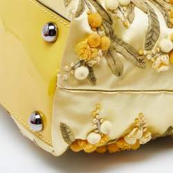 مملوكة مسبقًا Valentino Yellow Satin and Patent Leather Applique Tote