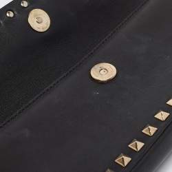 مملوكة مسبقًا Valentino Black Leather Rockstud Bangle Clutch