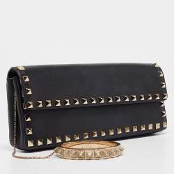 مملوكة مس بقًا Valentino Black Leather Rockstud Bangle Clutch