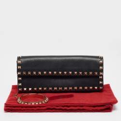 مملوكة مسبقًا Valentino Black Leather Rockstud Bangle Clutch