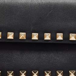 مملوكة مسبقًا Valentino Black Leather Rockstud Bangle Clutch