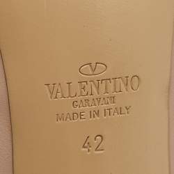 مملوكة مسبقًا صندل فالنتينو روكستد سير كاحل قفصي جلد وردي مقاس 42