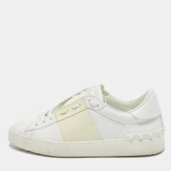 Pre Owned Valentino White Leather Rockstud  Low Top Sneakers 39